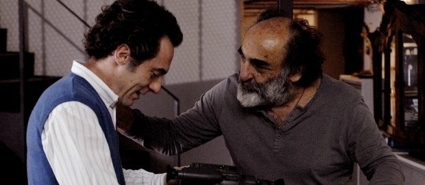 Alessandro Haber con Elio Germano in una scena del film L&#039;ultima ruota del carro
